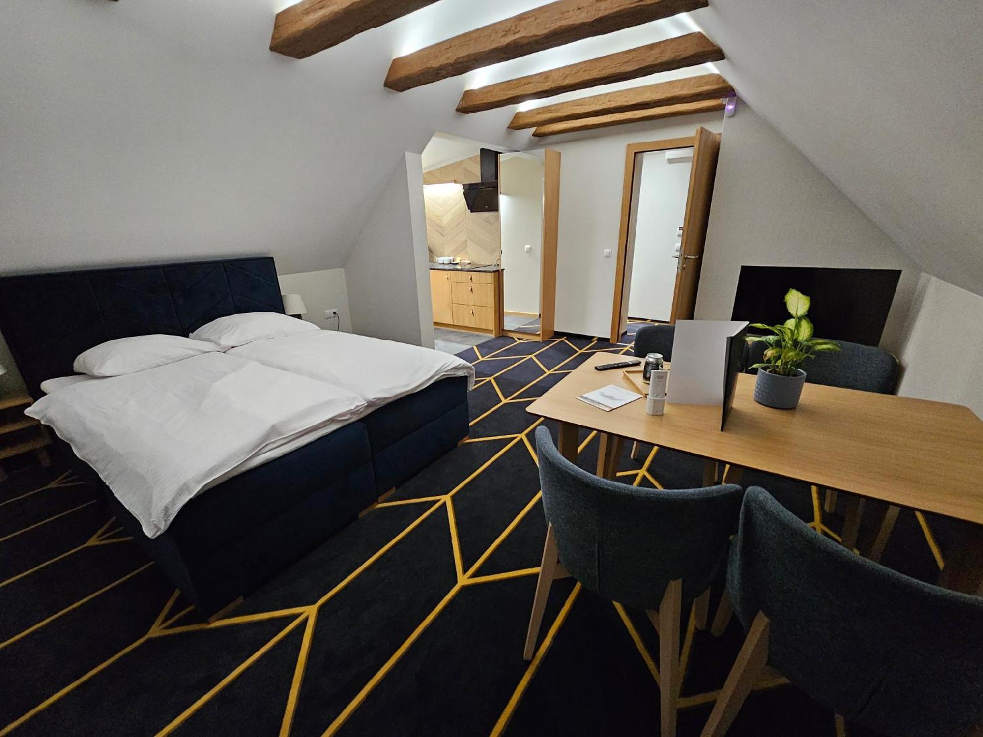 Richmount Apartmán *